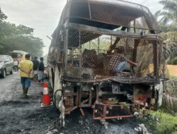 Bus PT RAPI Hangus Terbakar Di Jalinsum Simpang Tunggul Asahan
