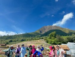 Jelang Hari Ibu, IKWI PWI Sumut  Berwisata Ke Kebun Anggur