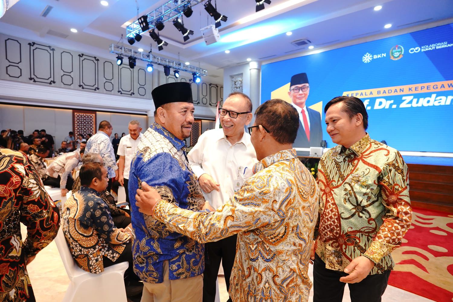 Teks fhoto Bupati Batubara H.Baharuddin Siagian, SH, M.Si hadiri kegiatan penguatan penerapan manajemen Talenta ASN pada Pemerintah Daerah se-Provinsi Sumatera Utara di Aula Raja Inal Siregar, Kantor Gubernur Sumatera Utara, Jalan Diponegoro Nomor 30 Medan Rabu (29/10/2025).beritasore/alirsyah