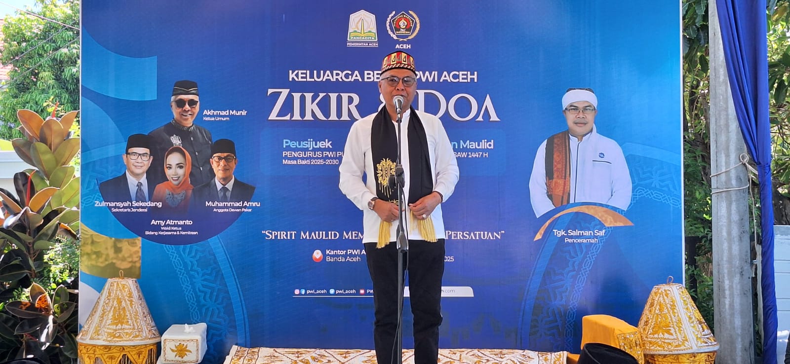 Teks foto : Ketua Umum Persatuan Wartawan Indonesia (PWI) Pusat, Akhmad Munir saat memberikan sambutan dalam acara maulid nabi di rumah besar PWI Aceh di Simpang lima, Kuta Alam, Banda Aceh, Sabtu (1/11/2025).