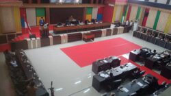 Pidato : Bupati Aceh Tenggara HM Salim Fakhry tampak membacakan pidato sambutannya pada sidang penutupan Paripurna , perubahan Qanun APBK 2025.Senin sore (3/11).berlangsung di ruang sidang utama DPRK Agara. Berita Sore/Husaini Amin