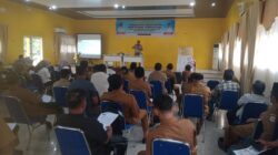 Kepala Kantor pertanahan Kabupaten Aceh Tenggara Maimun S.ST.MM sebagai pemateri dalam kegiatan Pembinaan dan kerja sama kelembagaan urusan pertanahan SE kecematan Ketambe di Aula SMK Negeri 2 Kutacane Selasa (04/11) Berita Sore/Husaini Amin