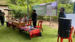Teks fhoto Kepala Divisi Konservasi dan Penghijauan PT.INALSunarno A.Rakino melaksanakan pelatihan Metode Tani Nusantara pada 2–3 Oktober 2025 di Desa Sionggang Selatan Kabupaten Toba Rabu (5/11-2025).beritasore/alirsyah