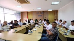 Teks Foto : Tampak dalam gambar Gubernur Aceh, Muzakir Manaf (mualem) baju hijau dalam acara pertemuan dengan calon investor dari Malaysia di Ruang Meeting BPKS. (Ist)