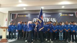 Teks fhoto Ketua DPD HNSI Provinsi Sumatera Utara Azlinda Nailufari Hutagalung S.PI resmi melantik Nanda Athasi S.ST,Pi,MM Ketua terpilih DPC HNSI Kabupaten Batubara masa Khidmat 2025-2029 di Ballroom Hotel Grand Malaka Batubara Kamis (6/11-2025).beritasore/ alirsyah