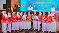 Teks fhoto TP PKK Batubara raih Prestasi HKG PKK Provinsi Sumut 2025 di Ballroom Hotel Grand Mercure, Jalan Sutomo No.1 Medan Kamis (6/11/2025).beritasore/ alirsyah