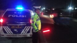Teks fhoto Giat Patroli Blue Light 8 Personil Satlantas Polres Batubara diterjunkan di lokasi rawan macet dan rawan laka guna antisipasi gangguan kamseltibcarlantas di wilkum Polres Batubara Kamis (6/11-2025) malam.beritasore/alirsyah