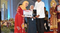 Teks Foto: Kafilah Kota Langsa Sakhiya Aufa berhasil merebut Juara 1 pada Cabang Tilawah Al-Qur'an Golongan Tilawah Anak-anak putri, Jumat (7/11) malam. (Ist).