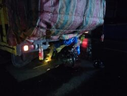 Nabrak Truk Parkir, Pengendara Vario Tewas