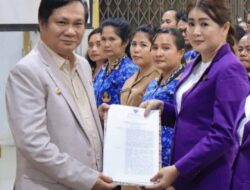 Bupati Nias Barat Lantik Pembina Posyandu Dan Dekranasda