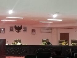 Bupati Dengarkan Penyampaian Pandangan Umum Masing-Masing Fraksi DPRD Nias