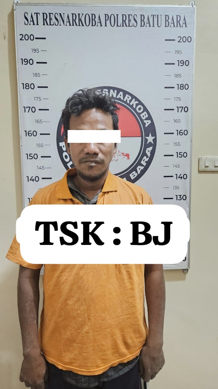 Teks fhoto terduga kepemilikan Shabu 0,16 BJ ditangkap Polres Batubara Sabtu (22/11-2025).beritasore/alirsyah