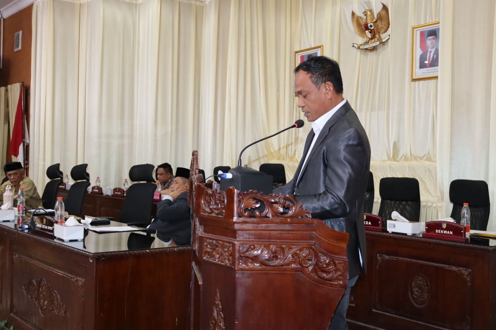 Teks fhoto Rapat Paripurna laporan Reses DPRD Batubara Tahap III Tahun 2025 diruang Rapat Paripurna DPRD Senin (24/11-2025).beritasore/alirsyah