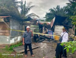 Rumah Terbakar Di Desa Teluk Meku
