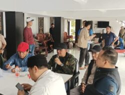 Teks foto: Bupati Gayo Lues bersama Wakil Bupati Gayo Lues saat menggelar rapat sebelum menyalurkan bantuan logistik.(Muhammad Iqbal/berita)