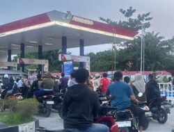 “Mengular” Di SPBU Kualanamu