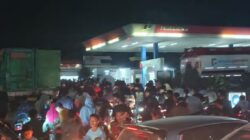 Jalinsum Medan-Aceh Wilayah Besitang Macet Panjang Akibat Antrian BBM