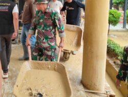 Relawan PT Timbang Langsa Bersihkan RSUD Dari Sisa Lumpur Banjir