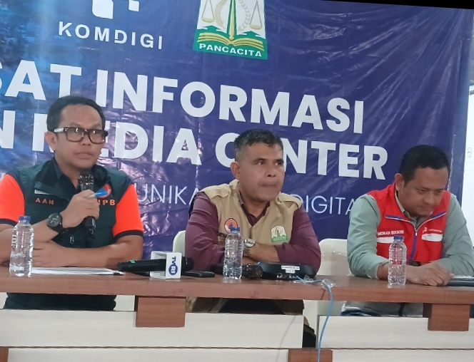 Teks foto: Badan Nasional Penanggulangan Bencana (BNPB) melaporkan jumlah korban yang meninggal dunia akibat bencana banjir bandang dan longsor di tiga provinsi di sumatera telah mencapai 914 jiwa. (beritasore.co.id/Ist)