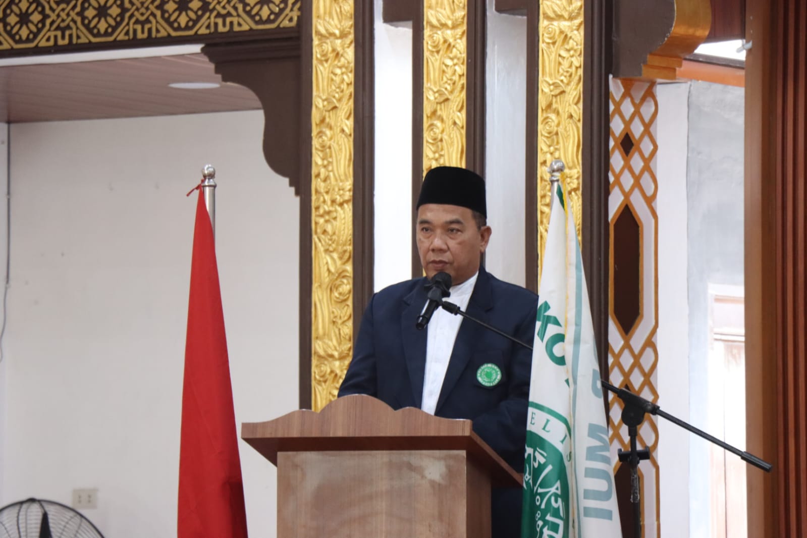 Teks foto : Prof.DR.H.M Jamil MA ketika membuka Rakder MUI Binjai. ( Berita Sore/ Riswan Rika)
