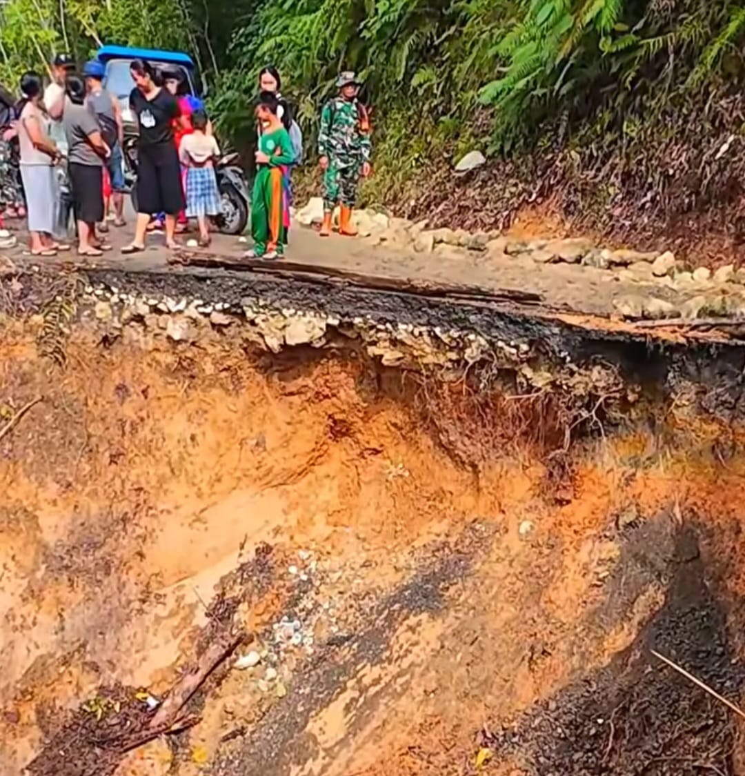 Sejumlah wilayah di Kabupaten Nias Selatan dilanda banjir dan longsor akibat curah hujan yang cukup tinggi, Rabu (10/12)./Ist