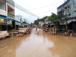 Air dan Lumpur Masih Menghiasi Jalan Rantau-Kota Kualasimpang