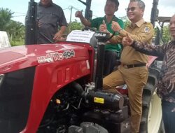 Bupati Nias Serahkan Alat Mesin Pertanian Kepada  51 Kelompok Tani