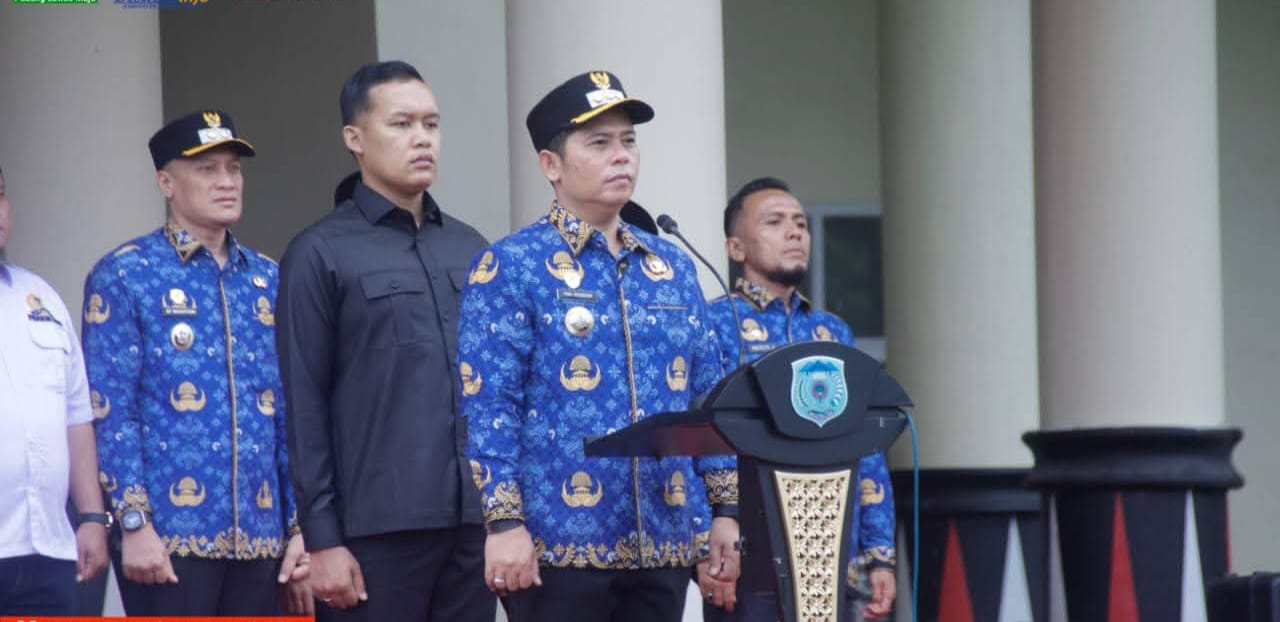 Keterangan Gambar: Bupati Palas pimpinan upacara peringatan hari kesadaran nasional di halaman Kantor Bupati Palas, Kamis (17/12) (Berita/Ist)