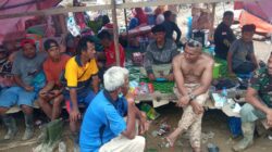 Wakil Walikota Bogor, Zainal Mutaqin sudah tiga malam begadang dan menginap di Posko ini bersama pengunsi warga Kampung Kota Lintang bagian bawah, Kecamatan Kota Kualasimpang, Kabupaten Aceh Tamiang, Rabu (17/12). Foto: Muhammad Hanafiah