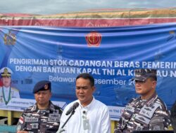 Kapal TNI AL Bantu Bulog Sumut Kirim Beras Ke Nias