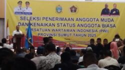 Teks fhoto Ketua Persatuan Wartawan Indonesia (PWI) Propinsi Sumatera Utara Farianda Putra Sinik resmi membuka seleksi Penerimaan anggota MUDA dan Kenaikan Status Anggota Biasa Persatuan Wartawan Indonesia (PWI) Tahun 2025 dengan tema "Komitmen PWI Sumut tingkatkan profesionalitas Wartawan dalam partisipasi mewujudkan pembangunan Sumut yang berkelanjutan Jln.Sisingamaraja Hotel Madani Sabtu (20/12-2025).beritasore/alirsyah