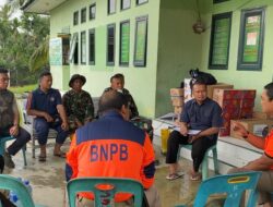 200-an Personel TNI dan Alat Berat Bersihkan Kayu Gelondongan di Langkahan