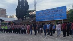 Para personil saat melaksanakan apel Ops Nataru di lapangan apel Polres Tanah Karo. Foto: Micky Maliki.