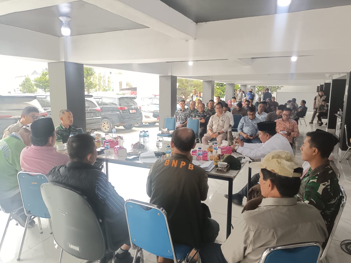 Tampak gambar: Bupati bersama Muspika plus gelar rapat kerja di H+30 Bencana HIDROMETEOROLOGI Kabupaten Gayo Lues.(Muhammad Iqbal/berita)