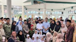 Teks Foto: Mendiknasmen, Prof. Dr. Abdul Mu’ti, M.Ed, Wali Kota Langsa, Jeffry Sentana S Putra serta Kepala SD 2 Muhammadiyah Langsa Hamdani saat mengunjungi SD 2 Muhammadiyah Langsa, Senin (5 /1). Foto: Munawar).