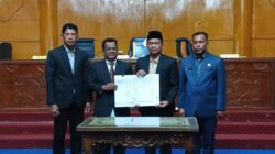 Teks foto: Penandatanganan nota kesepakatan bersama APBK Aceh Tamiang tahun 2026.(Foto: Yusri).