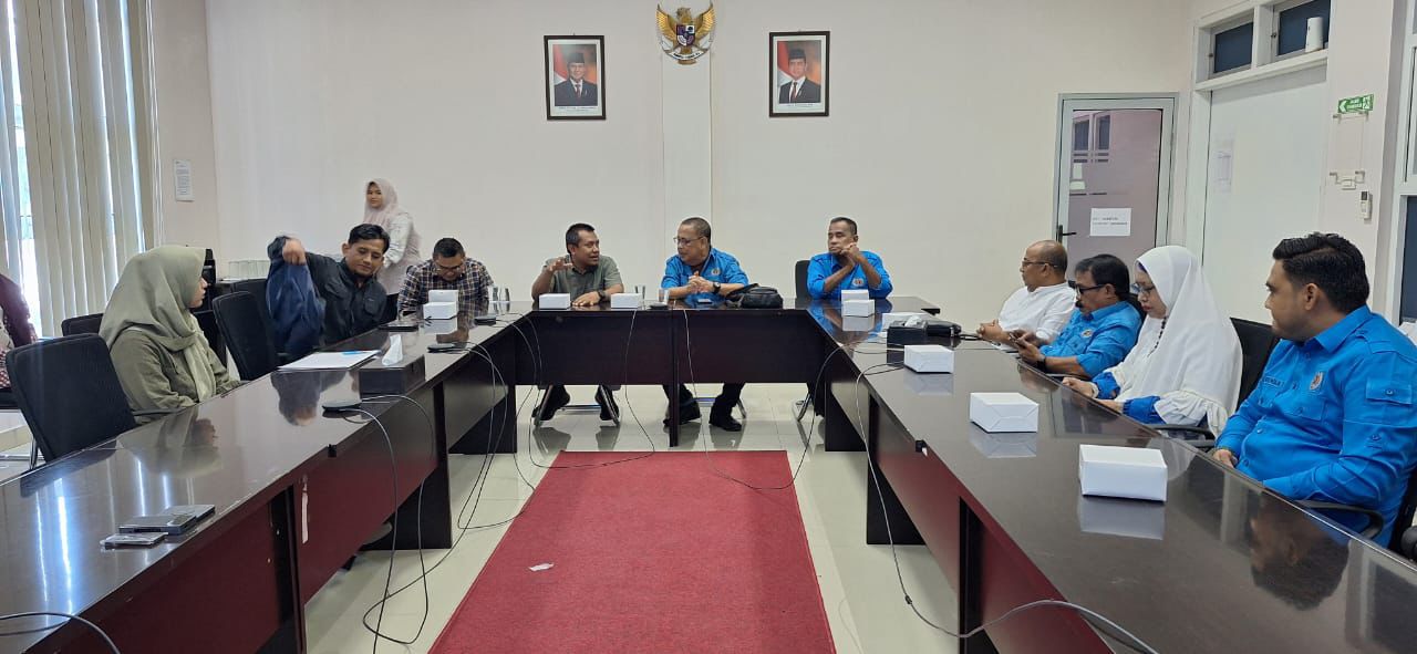Foto dan caption:   Ketua beserta jajaran Pengurus PWI Aceh berdiskusi dengan pimpinan Badan Pengelola Migas Aceh di Kantor BPMA, Jalan Stadion H. Di Murthala, Banda Aceh, Rabu, (14/01/26). (Ist)