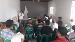 Teks Foto  Peserta Diskusi dan Silaturahmi tentang Pembangunan Kota Pangkalan foto bersama di Kantor CCM Gg Melur Kelurahan Brandan Timur Baru Kecamatan Babalan, Jumat (16/1/26). Beritasore.co.id /Boy Aprizal