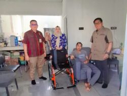 Respons Cepat Wali Kota Medan, Bantuan Kursi Roda Diserahkan Kepada Ari Prasetyo