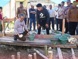 Bupati Nias Lakukan Peletakan Batu Pertama Pembangunan Mushalla Al Ikhlas