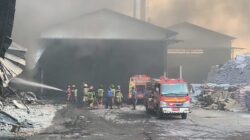 Pabrik Sandal Swallos Di Medan Deli Ludes Terbakar, 15 Jam Api Masih Berkobar