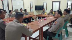 Teks foto: Kabid Kepala Bagian Bina Kewilayahan (Kasi Binev) Dit Binmas Polda Sumut, Kompol Binsar Hamonangan Sihotang, S.H., yang mewakili Kasubdit Bhabinkamtibmas AKBP Dorma Purba, S.Pd., M.Pd.dihadapan anggota Polres Sergai, di berbagai Polsek di Serdang Bedagai, Rabu, 14 Januari 2026.(Beritasore - Azwen)