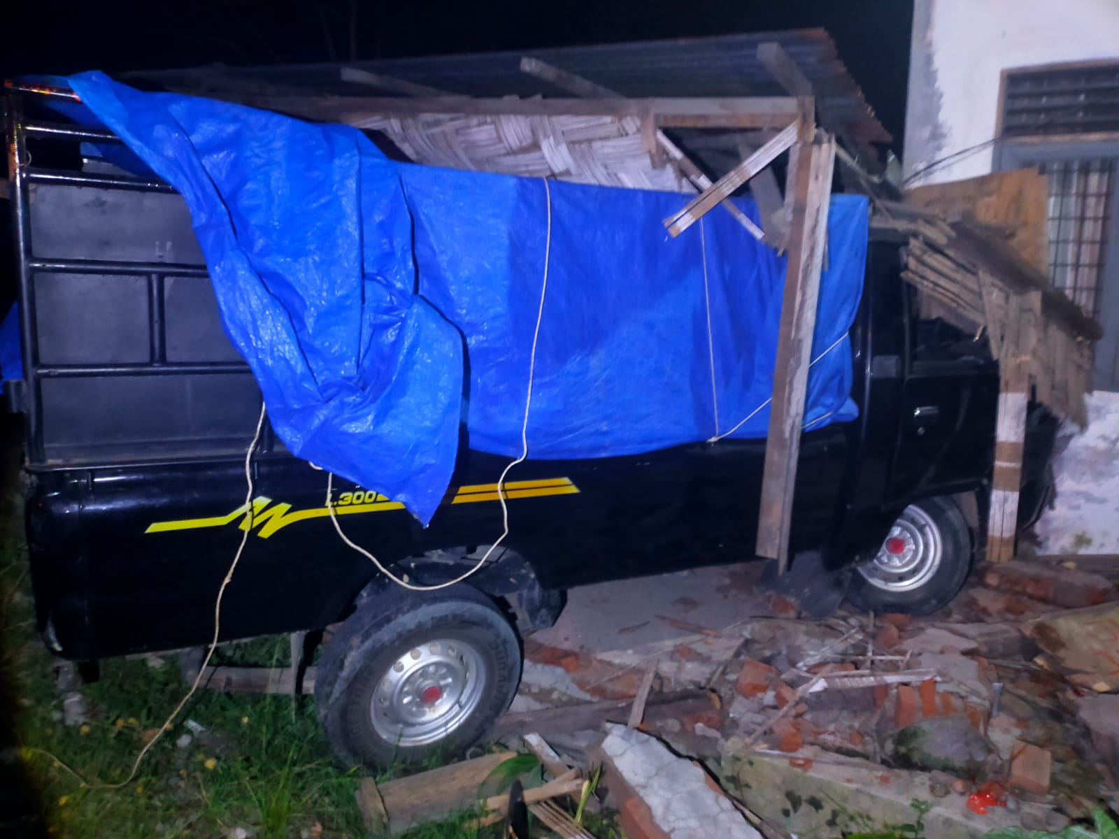 Teks Foto  Barang bukti kecelakaan lalulintas di Jalan Umum Medan - Banda Aceh KM 81- 82 Jln.Besitang Lingk V Alur Dua Pasar Kel. Alur Dua Kec.Sei Lepan Kab.Langkat, Senin(2/2/26).Beritasore. co.id/ist. 