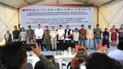 Teks foto: Gubernur Sumatera Utara (Sumut) Bobby Afif Nasution mendampingi Menteri Dalam Negeri (Mendagri) Tito Karnavian meninjau Hunian Sementara (Huntara) di Kelurahan Simarpinggan, Kecamatan Angkola Selatan, Kamis (5/2/2026). Warga Desa Tandihat mengaku sudah menghuni Huntara tersebut selama dua pekan.