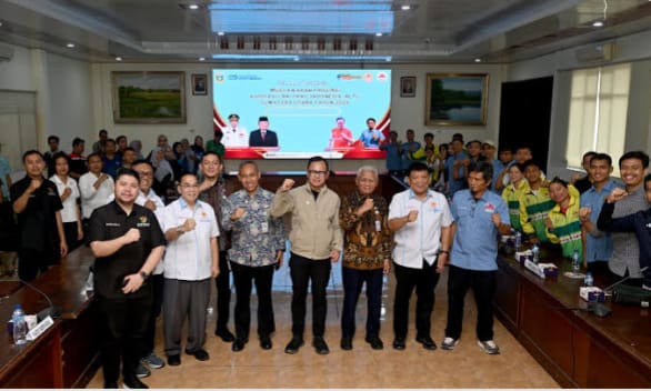 Teks foto: Wakil Gubernur Sumatera Utara (Sumut) Surya bersama Ketua KONI Sumut Hatunggal Siregar menghadiri Musyawarah ALTI Sumut Tahun 2026 di Aula Kantor KONI Sumut Jalan Willem Iskandar, Kabupaten Deliserdang, Jumat (6/2/2026). Musyawarah tersebut dibuka secara langsung oleh Wakil Menteri Dalam Negeri Bima Arya yang juga Ketua Umum Pengurus Pusat (PP) Assosiasi Lari Trail Indonesia (ALTI).