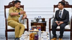 Teks foto: Gubernur Sumut, Bobby Nasution menerima audiensi Lembaga Pelatihan Kerja (LPK) Mori Center di Ruang Kerja Gubernur Sumut, lantai 10 Kantor Gubernur Sumut, Jalan Diponegoro No. 30, Medan, Senin (9/2/2026).