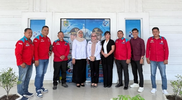 Teks foto:Kepala Dinas Kominfo Kabupaten Serdang Bedagai, Nur Chinta Tambunan, menerima audiensi DPD Aliansi Jurnalis Hukum (AJH) Sergai, Rabu, 11 Februari 2026.(Beritasore-Azwen)