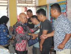 Menjelang Ramadhan, 124 Ortu Siswa SDN 076 Panyabungan Terima Bantuan Sembako