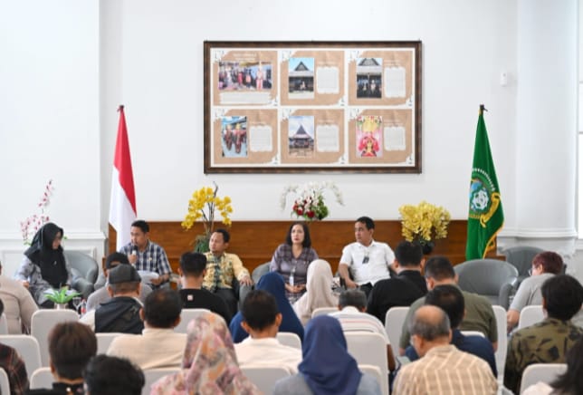 Teks foto: Pemerintah Sumatera Utara memberikan penjelasan ketersediaan stok pangan untuk hadapi Ramadhan dan Idul Fitri 1447 H/2026, dalam temu pers yang digelar Dinas Kominfo Sumut berlangsung di Lobby Dekranasda Kantor Gubsu, Jumat, (13/2/2026)
