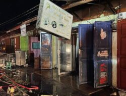Empat Ruko Di Jalan Sigura-gura Kawasan Stasiun KA Pulu Raja Terbakar